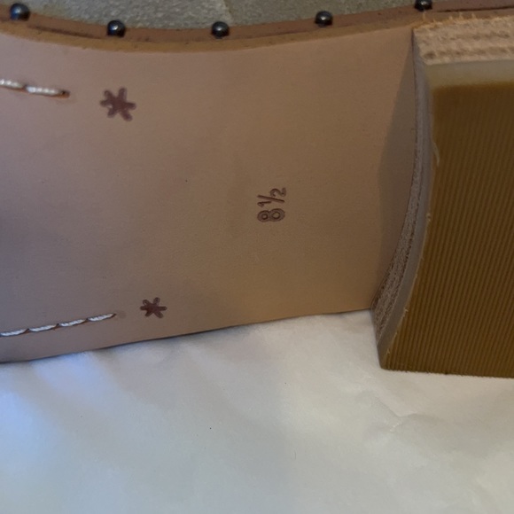 Splendid taupe/light gray suede slip on shoe, stud detail on sole - Picture 8 of 8